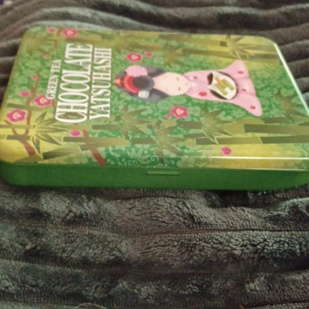 Metal box from Japan with geisha